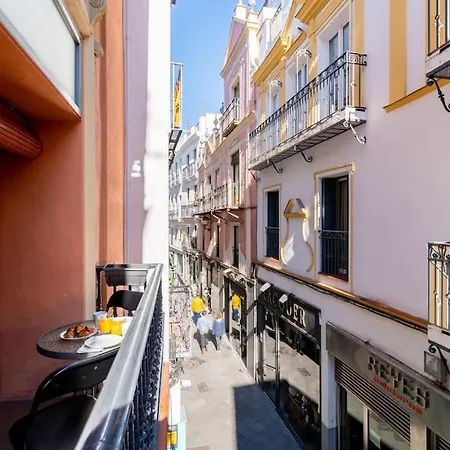 Daire Fr26 Luxurious Apartment, 2 Minutes From Cathedral *