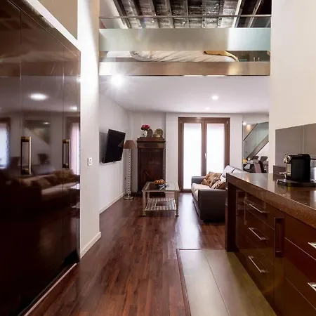 Fr26 Luxurious Apartment, 2 Minutes From Cathedral Апартаменты