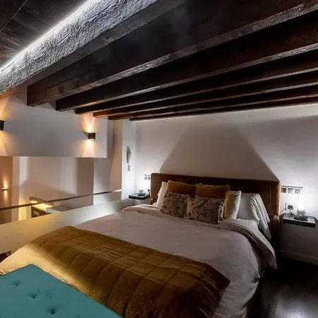 Апартаменты Fr26 Luxurious Apartment, 2 Minutes From Cathedral Севилья